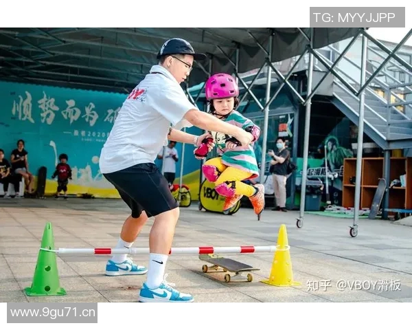 武汉滑板队的区域防守策略与滑板热点的深度解析